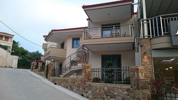 Artemis Plaza Агия-Параскеви